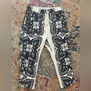 Anthropologie Pilcro Black and Cream Floral Joggers. Medium. Cute ankles!